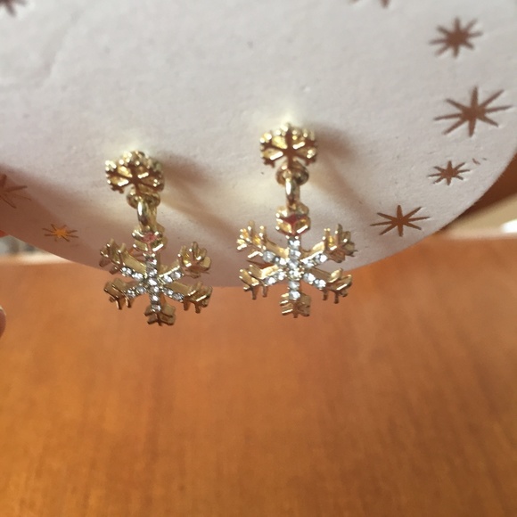 Francines Snowflake Daingly Earrings Winter Christmas - Picture 4 of 5